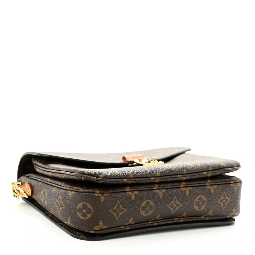 Like New! LV LOUIS VUITTON Monogram Pochette Metis Comes with Tags